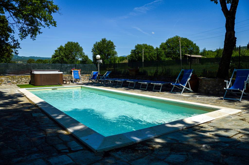 villa-vettori-agriturismo-toscana-con-piscina-esterni-01
