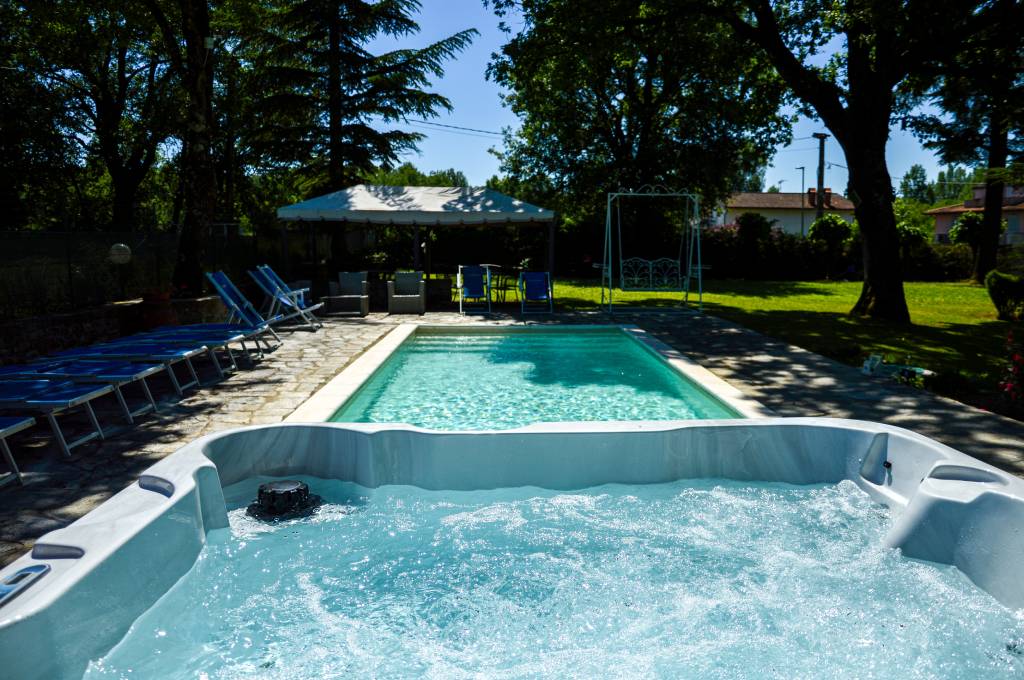 villa-vettori-agriturismo-toscana-con-piscina-esterni-02