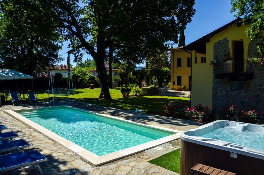 villa-vettori-agriturismo-toscana-con-piscina-esterni-03