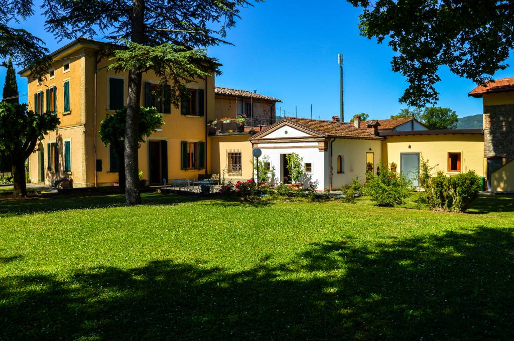villa-vettori-agriturismo-toscana-con-piscina-esterni-04