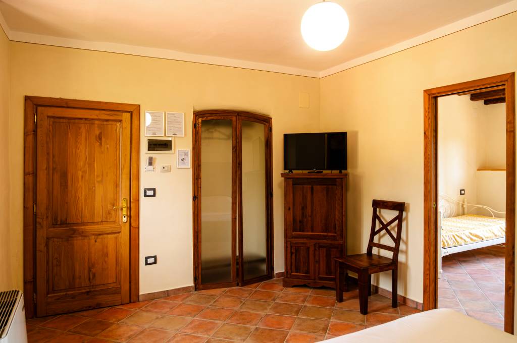 villa-vettori-agriturismo-toscana-con-piscina-tiglio-01