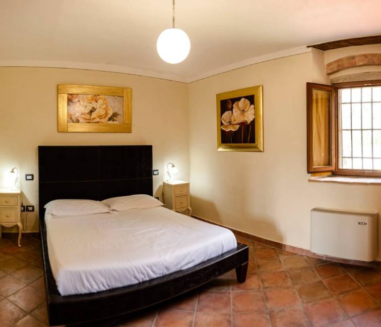 villa-vettori-agriturismo-toscana-con-piscina-tiglio-02