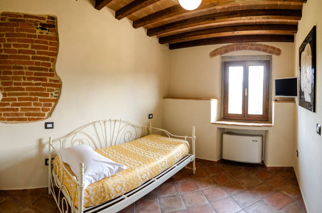 villa-vettori-agriturismo-toscana-con-piscina-tiglio-03